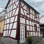 Charmantes Denkmalgeschuetztes Tiny House Am Rhein * Rhens