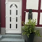 Charmantes Denkmalgeschuetztes Tiny House Am Rhein * Rhens
