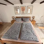 Charmantes Denkmalgeschuetztes Tiny House Am Rhein * Rhens